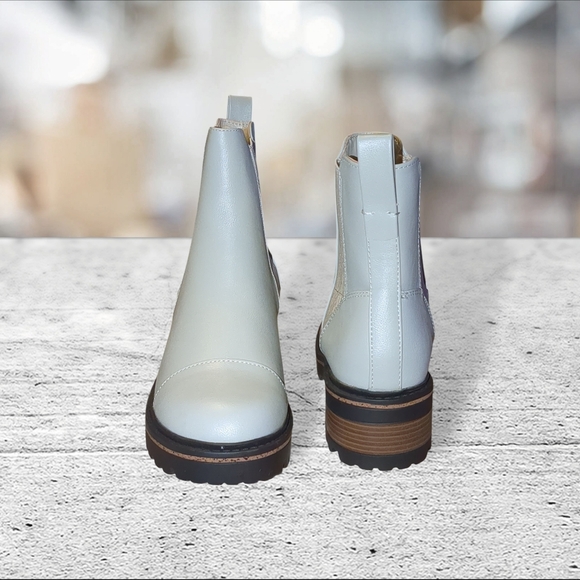 Mirette Chelsea Boots By Journee Gray Size 9 - Picture 13 of 15